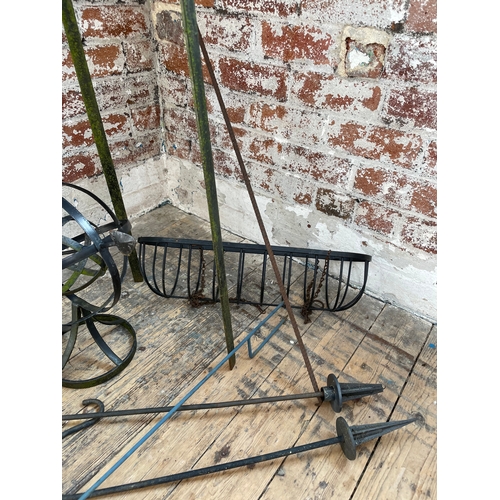 475 - Various Metal Garden Items