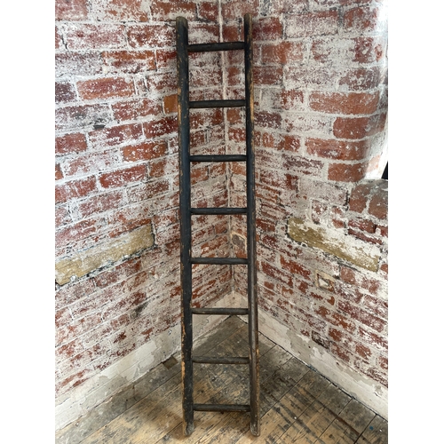 517 - Great Looking Vintage Ladder