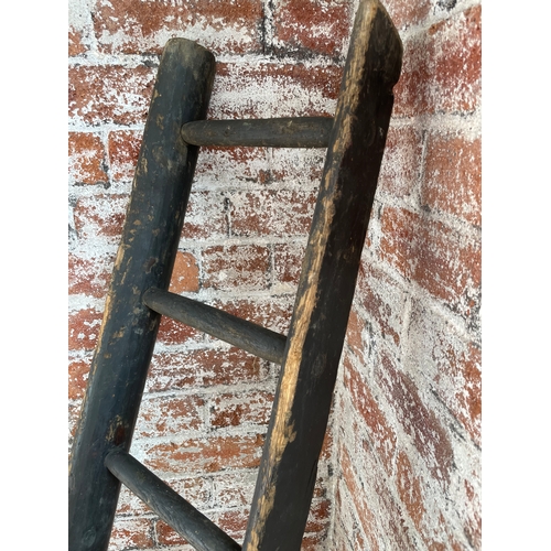 517 - Great Looking Vintage Ladder