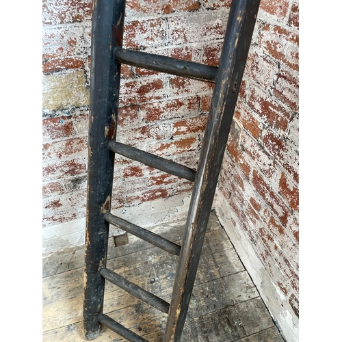 517 - Great Looking Vintage Ladder