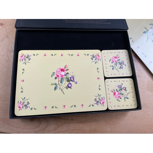 454 - Boxed Royal Doulton Place & Table Mats