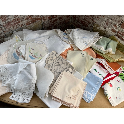 471 - Large Quantity Of Quality Vintage Linens, Table Cloths & Napkins Etc.