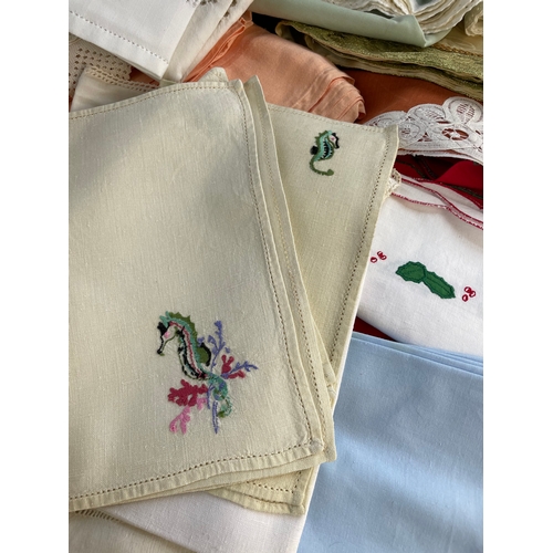 471 - Large Quantity Of Quality Vintage Linens, Table Cloths & Napkins Etc.
