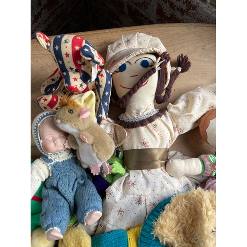 422 - Vintage Rag Tolls & Soft Toys Inc. Gordon The Gofer Puppet.