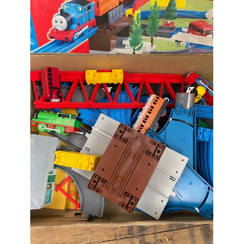 424 - Thomas The Tank Engine Tomica Battery Operated Play Set, Trains & Track.
