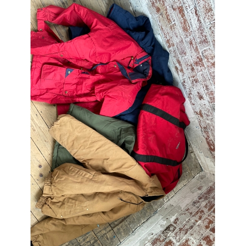 463 - 4 Quality Mens Outdoor Coats In American Outdoor Holdall
