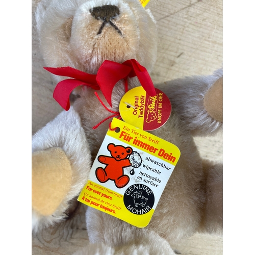 60 - Steiff 0201/26 Teddy Bear. Complete With All Original Tags.