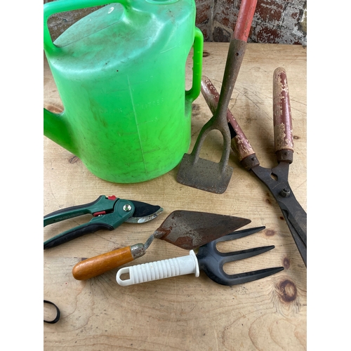 302 - Various Gardening Items