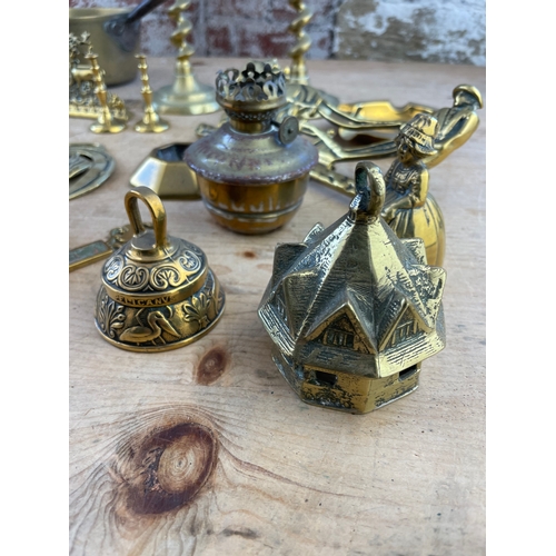 134 - Quality Brass Items Inc. Candlesticks, Pan & Horse Brasses