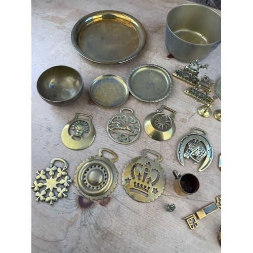 134 - Quality Brass Items Inc. Candlesticks, Pan & Horse Brasses