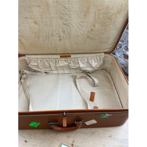 79 - Vintage Victor Suitcase