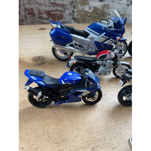 68 - 8 Maisto Motorbikes