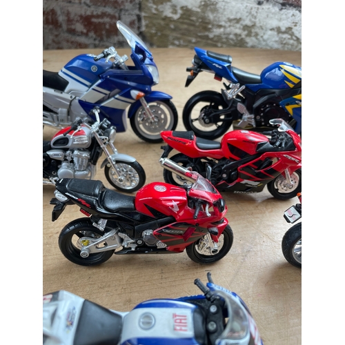 68 - 8 Maisto Motorbikes