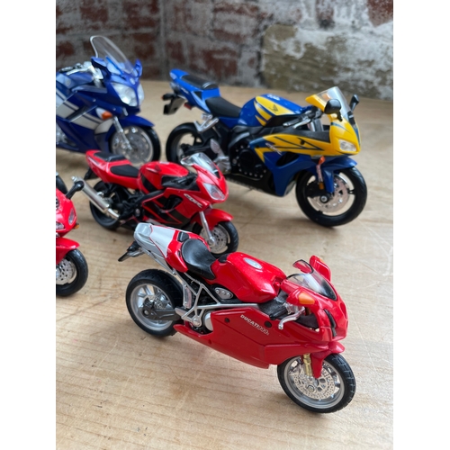 68 - 8 Maisto Motorbikes