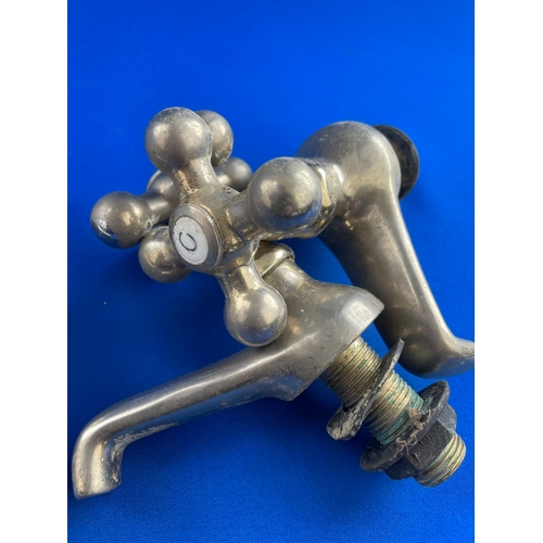 89 - Two Pairs Of Good Quality Vintage Taps