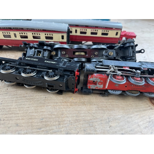 66 - 00 Gauge Electric Trains & Track By TriAng , Mainline & Kleinbahn