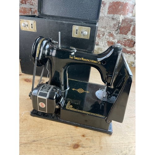 37 - Singer 221 K1 SEWING MACHINE 221K1 221K