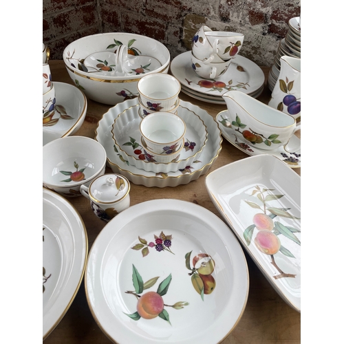 219 - 68pc Royal Worcester Evesham Tableware