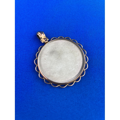 11 - 9ct Gold Picture Locket