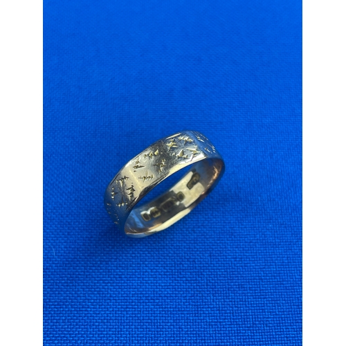 13 - 9ct Gold Band Ring 2.75g Size P