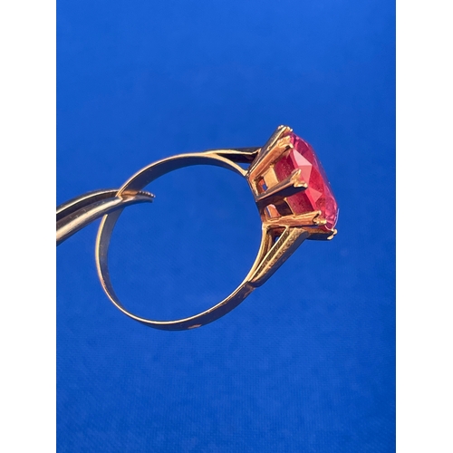 18 - 15ct Gold Ring With Approximately 5ct Peach Stone. Possibly Tourmaline. Size S 4.17g Gross