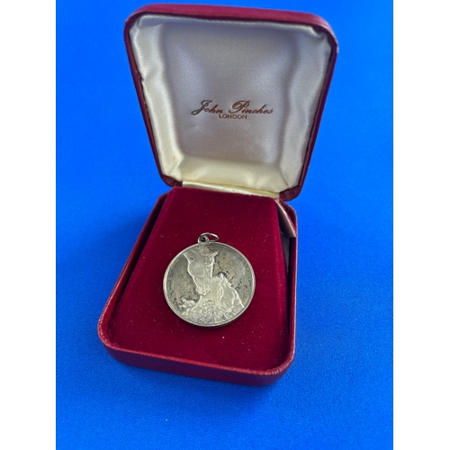 27 - Hallmarked Silver Mothersday Medal 1975. 14g