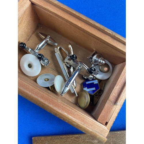 53 - Small Vintage Box With Cufflinks & Studs