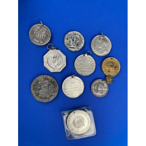 60 - Vintage Medals & Commemorative Coins