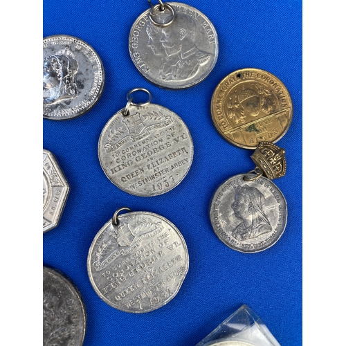 60 - Vintage Medals & Commemorative Coins