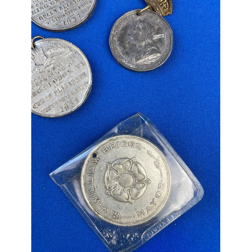 60 - Vintage Medals & Commemorative Coins