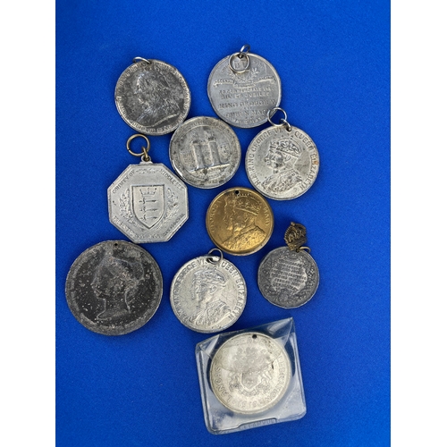 60 - Vintage Medals & Commemorative Coins