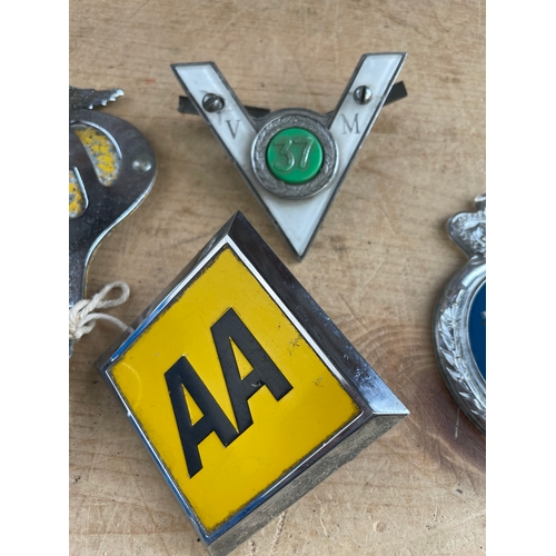 211 - Vintage Car Grille Badges Inc. RAC, AA Etc.