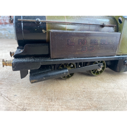 220 - Bowman LNER 30 O Gauge Steam Locomotive. Nice Train In Good Condition.