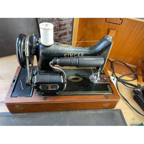 130 - Electric Singer Sewing Machine Model 99k. With Lamp Attachment, Quality Case & Accessories.