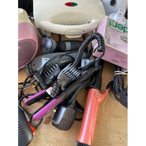 192 - Quantity Of Electrical Items Inc. Record Player