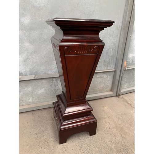 380 - Large Chinnery's Mahogany Pedestal Plinth - Exceptional Quality - 3ft Tall