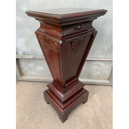 380 - Large Chinnery's Mahogany Pedestal Plinth - Exceptional Quality - 3ft Tall