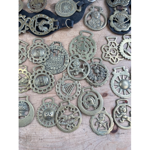 157 - Quantity Of Vintage & Antique Horse Brasses