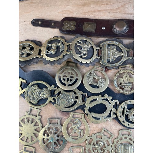 157 - Quantity Of Vintage & Antique Horse Brasses