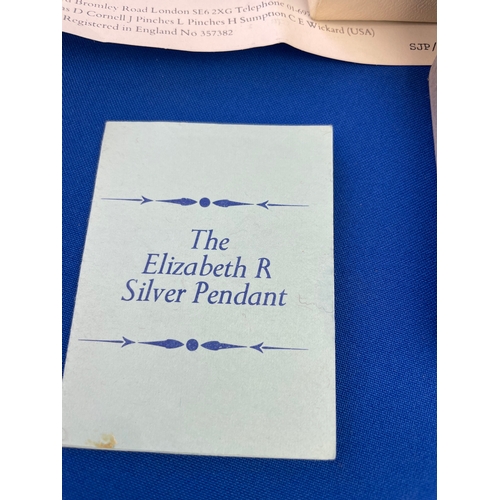 62 - Franklin Mint The Elizabeth R Silver Pendant 13.8g With Case, Box & Paperwork.