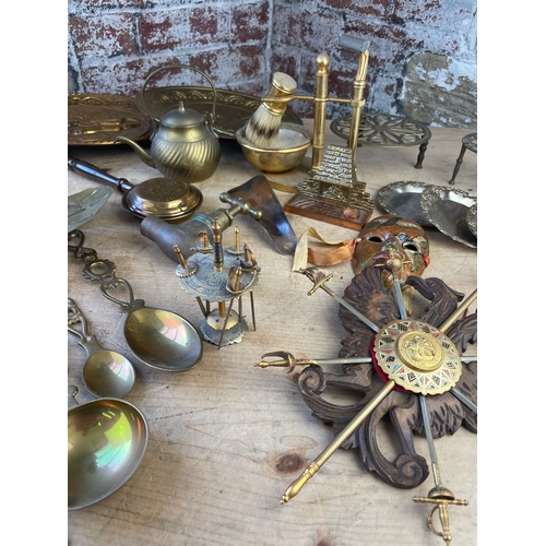 280 - Quantity Of Brass & Metalware