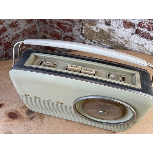 269 - Vintage Bush TR 82C Radio