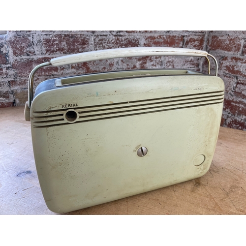 269 - Vintage Bush TR 82C Radio