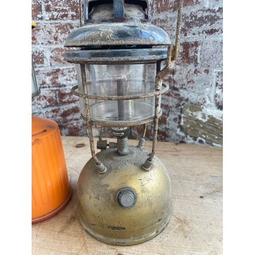 129 - Vintage Brass Tilley Style Lamp & Primus 2250