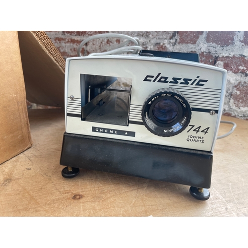 131 - Gnome Classic 744 Slide Projector Boxed With Instructions