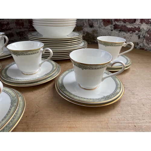 364 - Royal Doulton Isabella 6 Piece Dinner & Tea Service