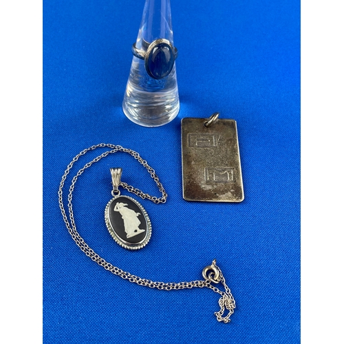 19 - Vintage Silver Jewellery Inc. Jasperware Pendant, Ring & 13.68g Pendant