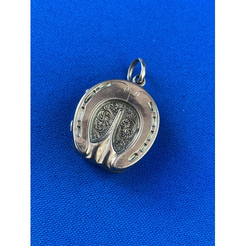 13 - 9ct Unmarked Front & Back Pendant In The Shape Of A Horseshoe