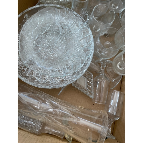 447 - Box Of Vintage Glassware & Glasses