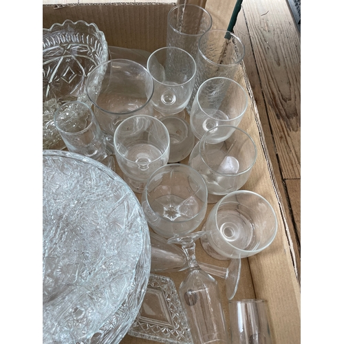 447 - Box Of Vintage Glassware & Glasses